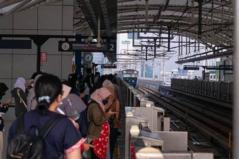 Beroperasi Sejak Mrt Jakarta Telah Angkut Juta Penumpang