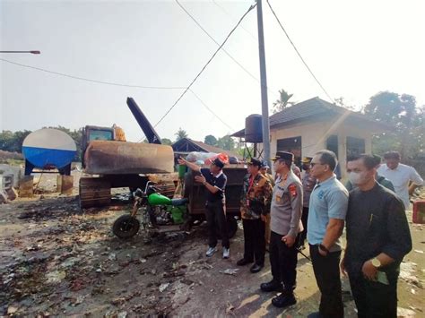 Tpa Cipayung Penuh Truk Pengangkut Sampah Harus Antre Hingga Belasan Jam