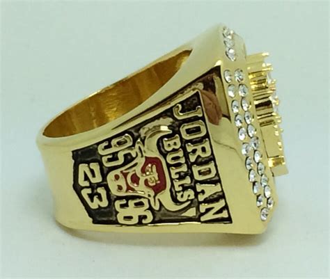 1996 Chicago Bulls Basketball Championship ring replica size 10 US-in ...