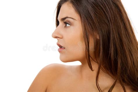 Όμορφο πορτρέτο γυναικών Brunette νέο που απομονώνεται Στοκ Εικόνες εικόνα από απομονώνεται