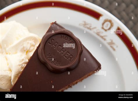 Sachertorte, Wien, Österreich | original Sacher (chocolate cake), Vienna, Austria Stock Photo ...