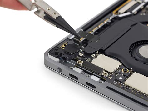 IFixit Breaks Apart The New MacBook Pro With Touch Bar Replacing The