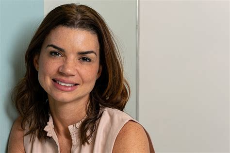 Mulheres De 38 Anos - Mujer De 38 Años En Su Oficina De Casa Sonriendo Y Mirando A La Cámara ...