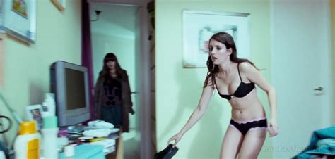 Naked Emma Roberts In