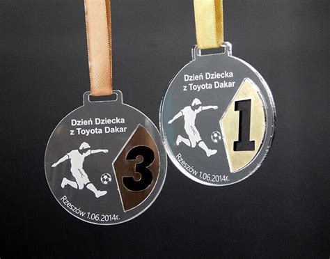 Medale na zawody piłkarskie | Medalhas, Medalhas de futebol, Trofeus e ...