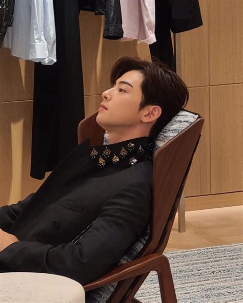 Astros Cha Eunwoo Goes Viral Worldwide For His Regal Real Life Visuals