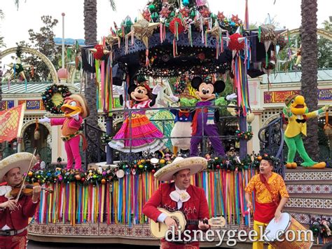 Disney Viva Navidad Street Party The Geeks Blog