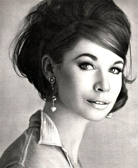 I love sixties hair and make up. | Sixties hair, Short hair styles ...