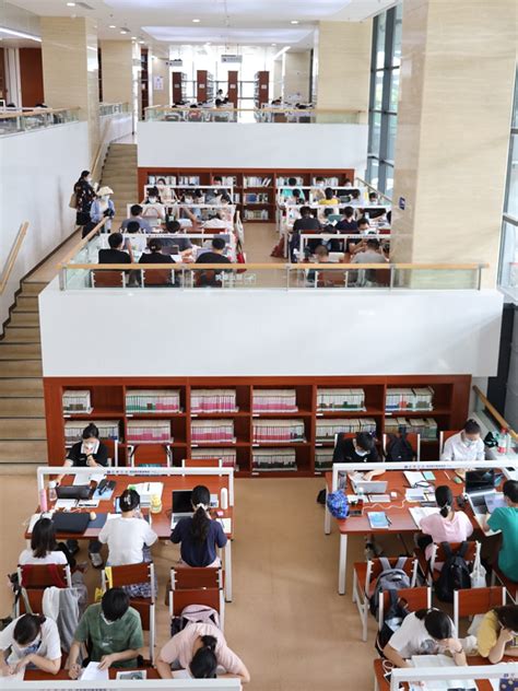 People Chill Out At Nanshas Libraries During Summer