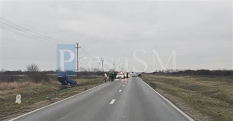 FOTO VIDEO Accident în județul Satu Mare A ajuns cu mașina răsturnată