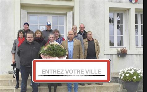 Ils Ont Bidouillé La Photo Délus Charentais Pour Lutiliser Dans Une