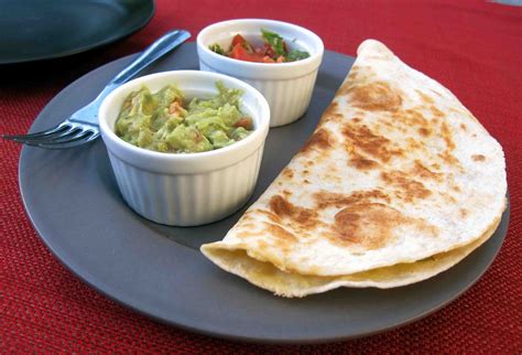 Shoot and Eat: Mexican Tortillas with two Sauces