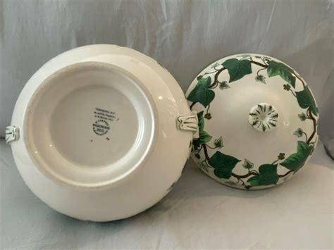 Vintage Wedgwood Etruria Barlaston Napoleon Ivy Queensware Covered Soup