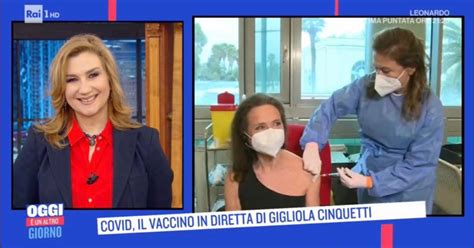 Oggi è un altro giorno Gigliola Cinquetti si vaccina in diretta su Rai