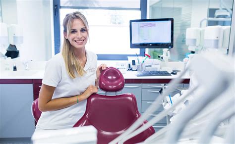 Dr. Nika Šimenc - Poliklinika Šlaj-Anić | Stomatologija & Dermatologija