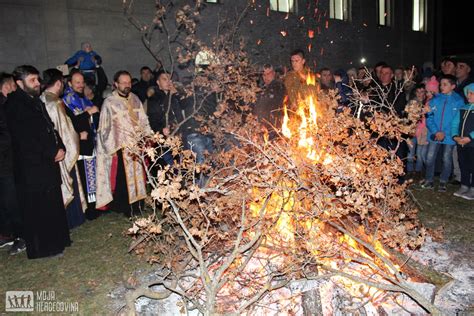 Bile A Nalaganjem Badnjaka Proslavljeno Badnje Ve E Moja Hercegovina