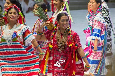 Baile Flor De Piña Historia E Indumentaria Vive Oaxaca