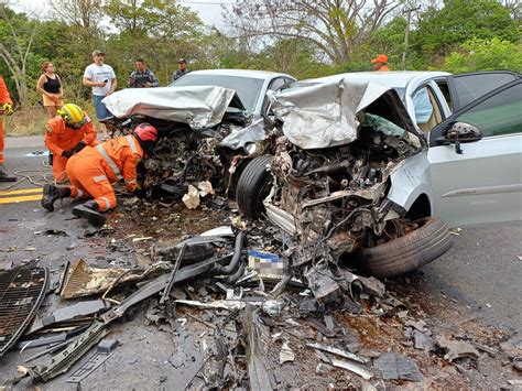 Cinco Pessoas Ficam Feridas Em Grave Acidente Na BR 343 Carros Ficaram