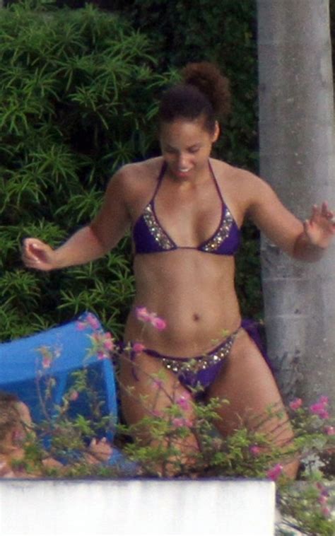 Alicia Keys In A Bikini Tinyteens Pics