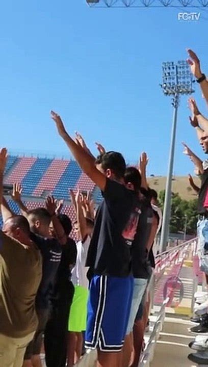 Crotone I Tifosi Caricano La Squadra Video Dailymotion