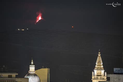 Etna In Eruzione Inizia Il Primo Parossismo Del Lesperto