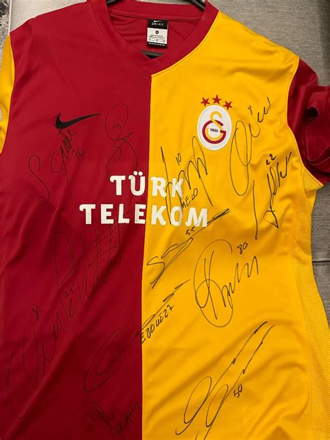 Ger Ek Slak Imzal Galatasaray Formas Sezonu Giyim