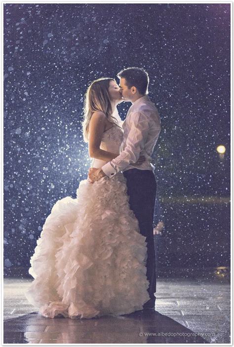 Photo - Kissing In The Rain #2126164 - Weddbook