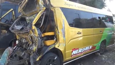 Kronologi Kecelakaan Maut Rombongan Peziarah Di Tol Ngawi Solo