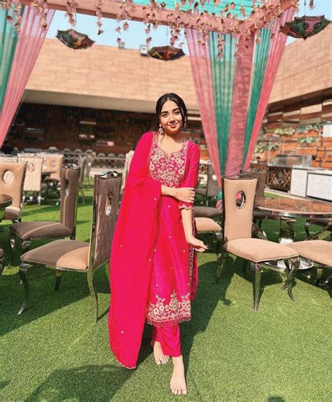 Pin By Mostlysane On Prajakta Koli Mostlysane Indian Dresses