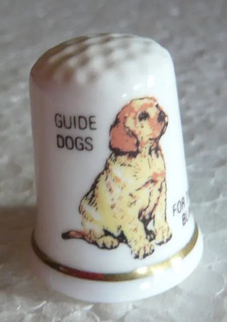 DÉ À COUDRE de collection en porcelaine décoré d un chien guide d