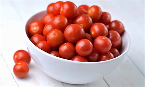 Plum Tomatoes vs. Cherry Tomatoes: What Are the Main Differences? - A-Z Animals