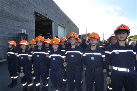 L IMAGE Cotentin 120 jeunes reçoivent leur insigne de sapeurs pompiers