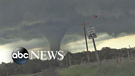 Reported 18 Tornadoes Tear Through Midwest Youtube