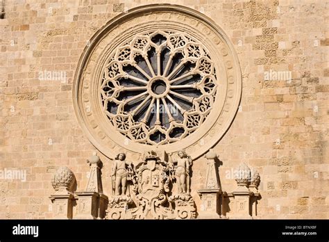 La Cattedrale Di Otranto In Puglia Italia Dettaglio Del Rosone