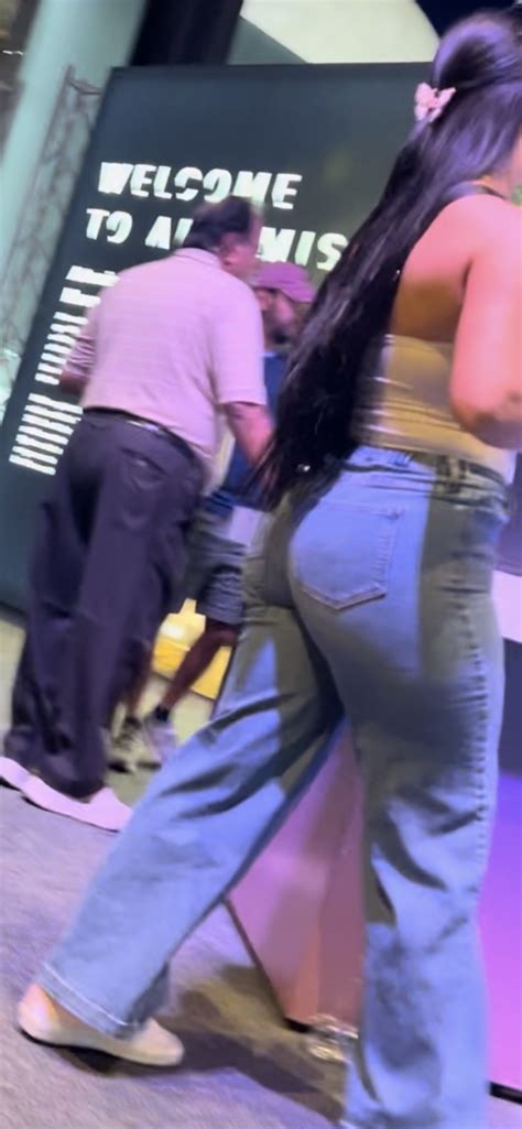 GORGEOUS LATINA In TIGHT JEANS Tight Jeans Forum