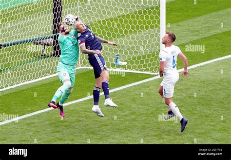 Uefa Euro Euro Tomas Vaclik Lyndon Diques Chequia Fotograf As E