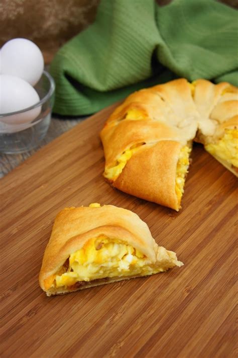 Bacon Egg and Cheese Ring recipe | Chefthisup