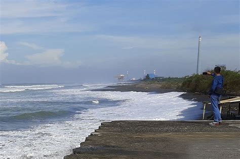 Bmkg Ingatkan Tinggi Gelombang Di Laut Selatan Jabar Hingga Diy Capai