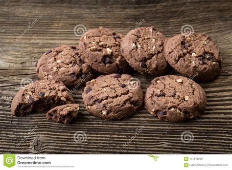 Cookies Do Chocolate Na Tabela De Madeira Imagem De Stock Imagem De