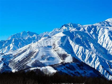 雪に覆われた快晴の北アルプス No 28253142｜写真素材なら「写真ac」無料（フリー）ダウンロードok