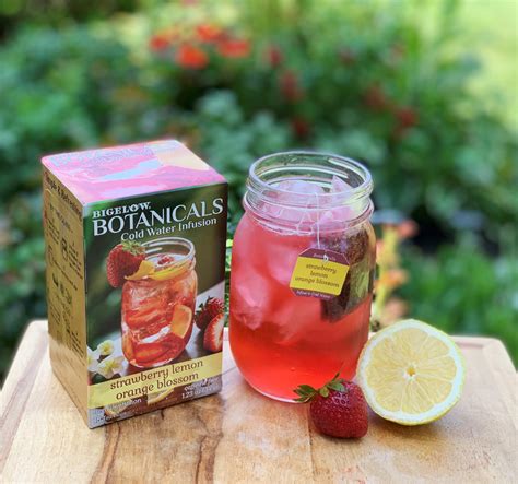 Hydrate With Bigelow BOTANICALS Strawberry Lemon Orange Blossom Cold