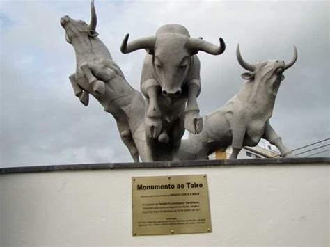 Los Toros Con Agust N Herv S Monumento Al Toro