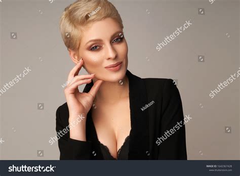 Sexy Blonde Woman Short Hair Smiling Stock Photo 1642367428 Shutterstock