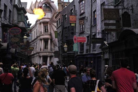 New Harry Potter 'Escape from Gringotts' Ride Has 7.5-Hour Wait - NBC News