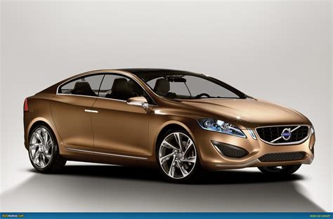 VOLVO S60 - Review and photos