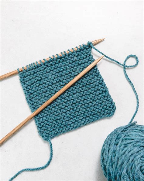 How To Knit The Purl Stitch P For Beginners Sarah Maker