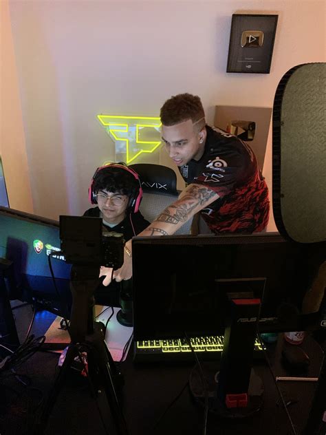 FaZe Swagg on Twitter: "Teaching my son how to play @DiazBiffle 🥰 https://t.co/ShwREV7oUM" / Twitter