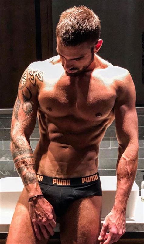 Alex Migliorini Fra Pacchi E Coccole Con Il Fidanzato Le Foto Hot