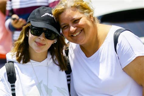 Jade Picon Flagrada Em Aeroporto No Rio E Atende F S Veja Ofuxico