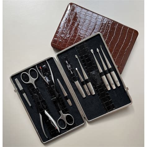 Маникюрный набор ZWILLING в кожаном футляре